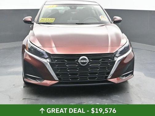 Garnet Pearl 2023 Nissan Altima 2.5 SV