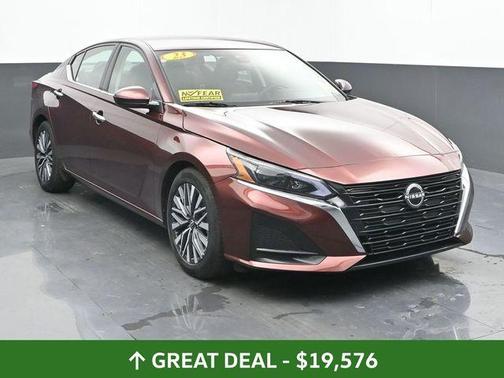 Garnet Pearl 2023 Nissan Altima 2.5 SV