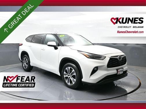 Pearl 2023 Toyota Highlander XLE
