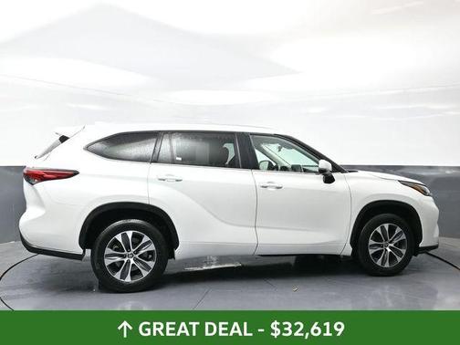 Pearl 2023 Toyota Highlander XLE