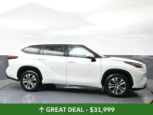 Pearl 2023 Toyota Highlander XLE