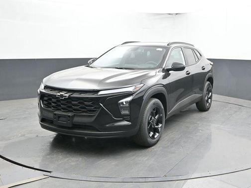 Mosaic Black Metallic 2026 Chevrolet Trax LT