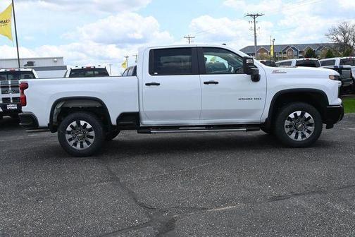 Summit White 2026 Chevrolet Silverado 2500 Custom