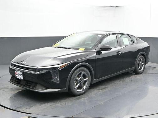 Aurora Black Pearl 2025 Kia K4