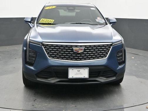 Deep Sea Metallic 2024 Cadillac XT4 Luxury