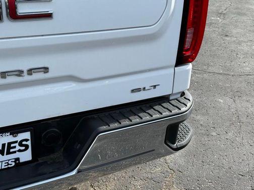 Summit White 2023 GMC Sierra 1500 SLT