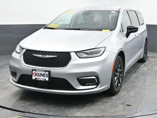 2024 Chrysler Pacifica Touring-L