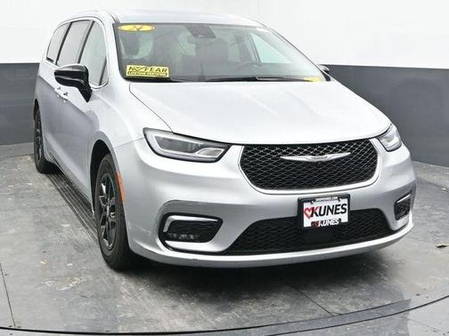 2024 Chrysler Pacifica Touring-L