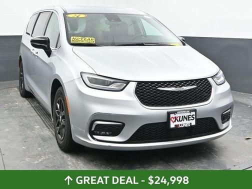 Silver Mist Clearcoat 2024 Chrysler Pacifica Touring-L