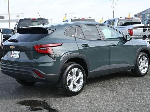 2025 Chevrolet Trax LS