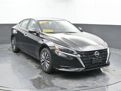 Black 2025 Nissan Altima SV