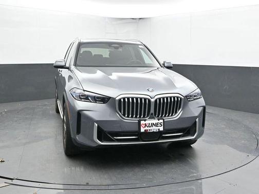 Gray Metallic 2024 BMW X5 xDrive40i