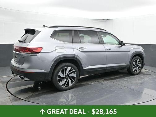 Silver Bird Metallic 2024 Volkswagen Atlas 2.0T SE