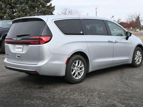2024 Chrysler Pacifica Touring-L