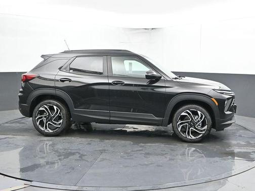 Mosaic Black Metallic 2026 Chevrolet Trailblazer RS