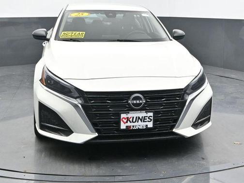 Glacier White 2025 Nissan Altima SV