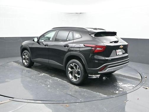 Mosaic Black Metallic 2026 Chevrolet Trax LT