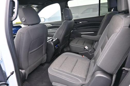 Summit White 2024 Chevrolet Traverse LT