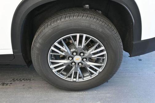 Summit White 2024 Chevrolet Traverse LT