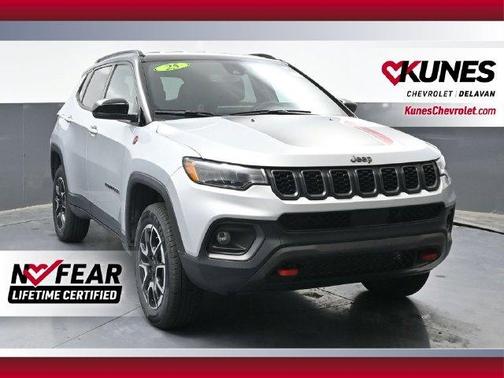 Silver Zynith 2025 Jeep Compass Trailhawk