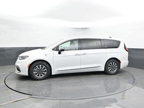 Bright White Clearcoat 2023 Chrysler Pacifica Hybrid Limited