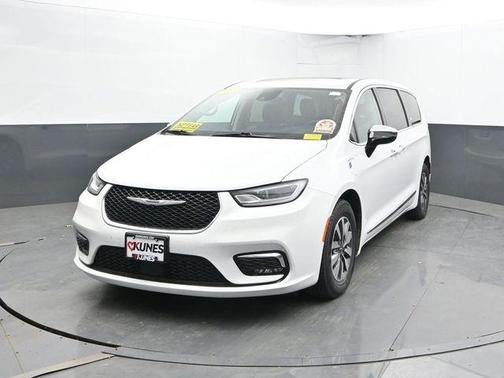 Bright White Clearcoat 2023 Chrysler Pacifica Hybrid Limited