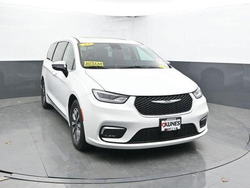 Bright White Clearcoat 2023 Chrysler Pacifica Hybrid Limited