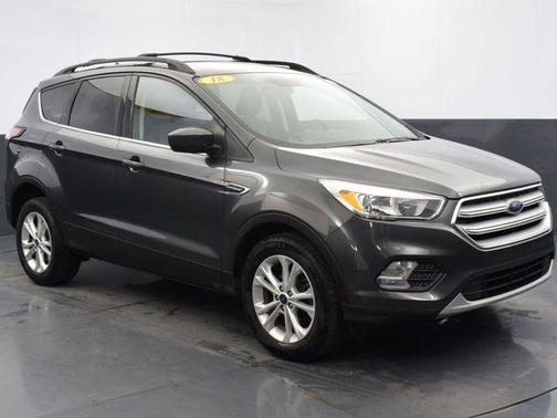 Photo 2 of 76 of 2018 Ford Escape SE