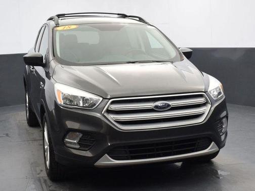 Photo 3 of 76 of 2018 Ford Escape SE