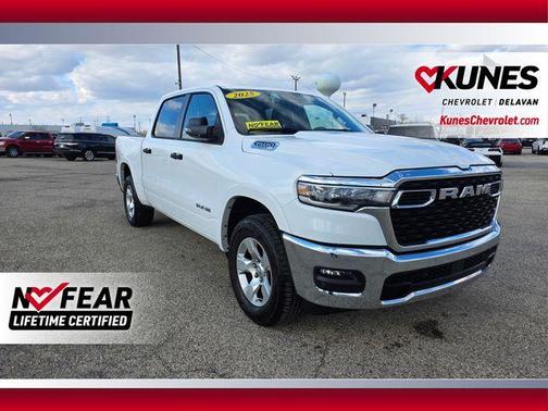 Bright White Clearcoat 2025 RAM 1500 Big Horn/Lone Star