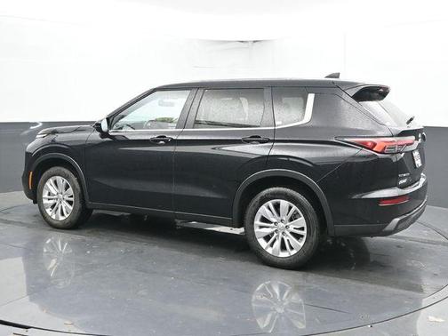 2025 Mitsubishi Outlander ES