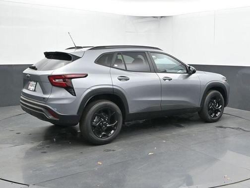 Sterling Gray Metallic 2026 Chevrolet Trax LT