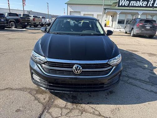 Deep Black Pearl Effect 2024 Volkswagen Jetta 1.5T SE