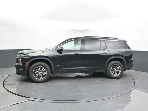 Mosaic Black Metallic 2025 Chevrolet Traverse LT