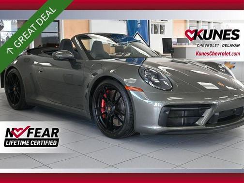 Aventurine Green Metallic 2022 Porsche 911 Carrera GTS