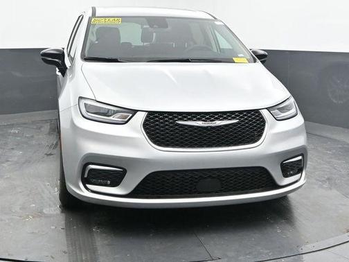 2024 Chrysler Pacifica Touring-L