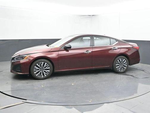 Garnet Pearl 2025 Nissan Altima SV