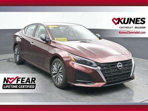 Garnet Pearl 2025 Nissan Altima SV