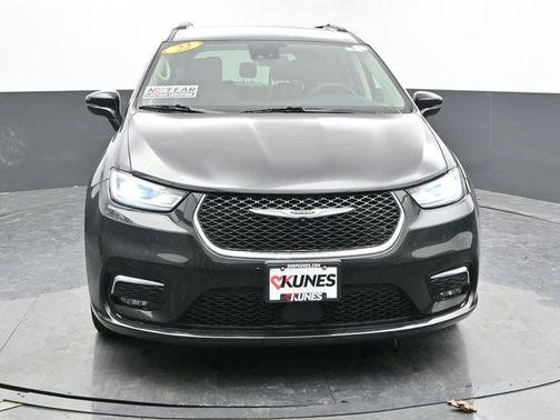 2022 Chrysler Pacifica Touring-L