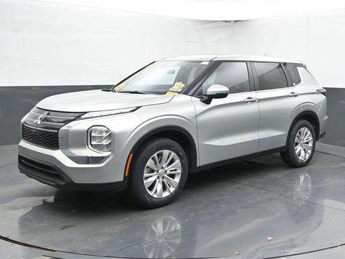 2025 Mitsubishi Outlander ES
