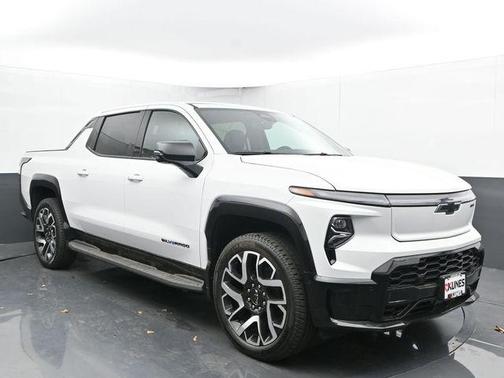 2025 Chevrolet Silverado EV RST