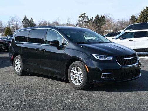 2023 Chrysler Pacifica Touring-L
