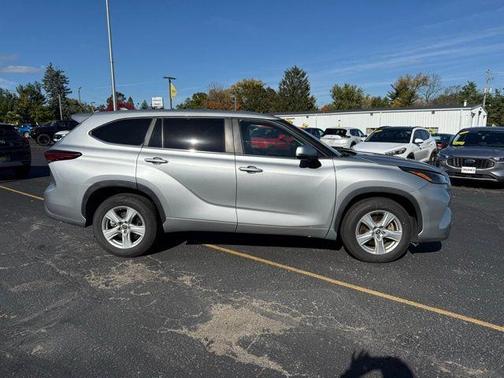 Silver 2023 Toyota Highlander L