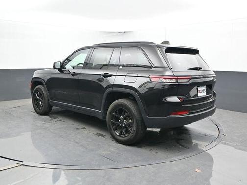 Diamond Black 2025 Jeep Grand Cherokee Laredo