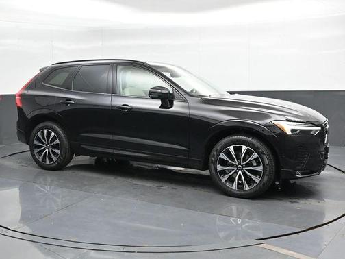 2023 Volvo XC60 B5 Plus Dark Theme