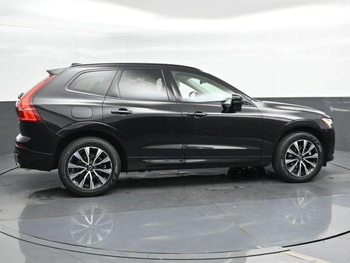 2023 Volvo XC60 B5 Plus Dark Theme