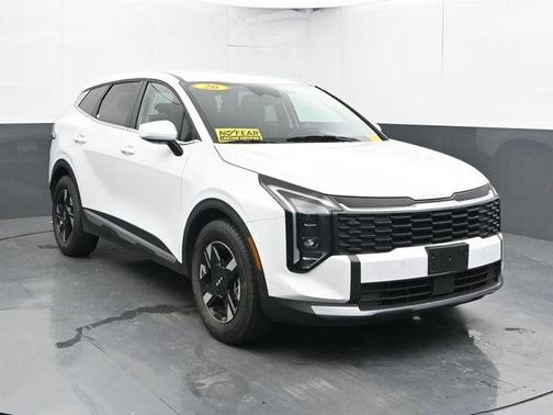 Glacial White Pearl 2026 Kia Sportage LX