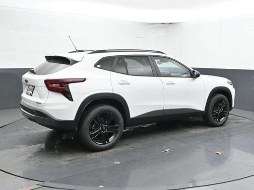 Summit White 2026 Chevrolet Trax ACTIV