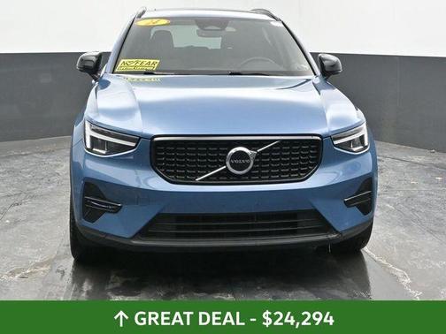 2024 Volvo XC40 B5 Core