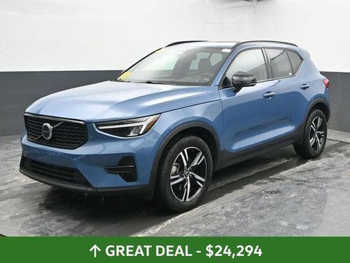 2024 Volvo XC40 B5 Core